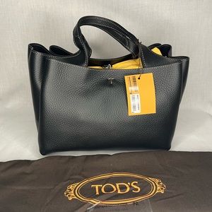 NWT Tods bag in leather. Gorgeous